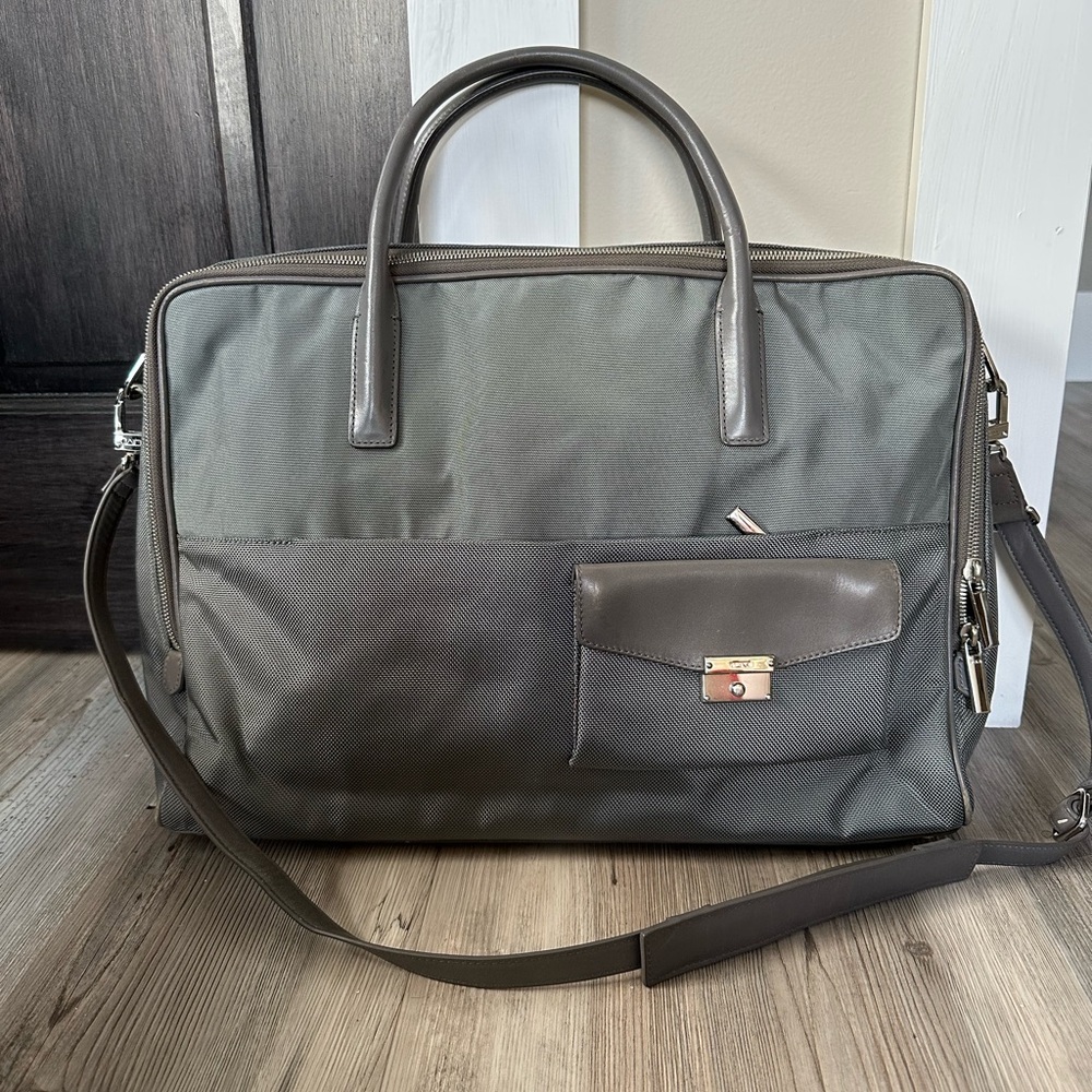 TUMI Ladies briefcase/laptop bag. Like new!!
